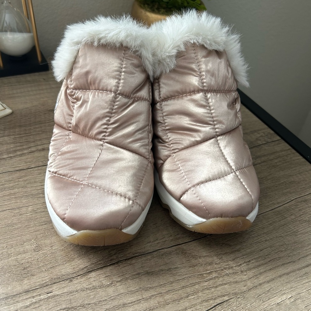 NWT Spyder Conway blush metallic faux fur slip on shoes size9 m
